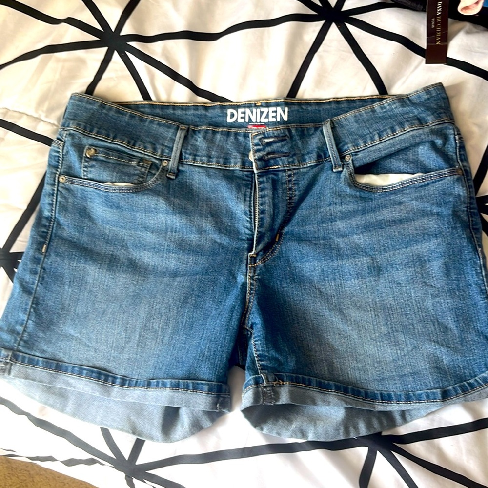 Size 14 Levi’s Jean shorts. Super comfy. Work a few times.